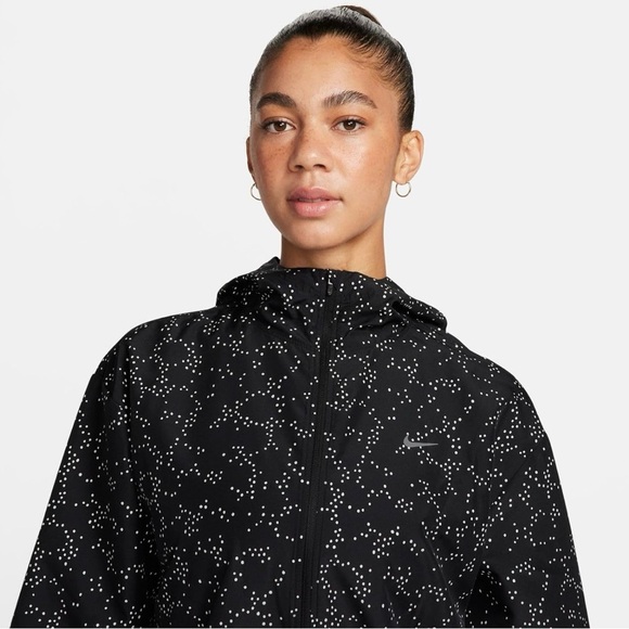 Nike Women Running Dri Fit Reflective Jacket - Picture 3 of 6